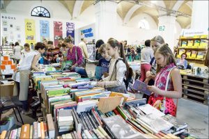 Книжкові сили України: як книги стають зброєю підтримки