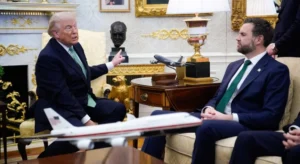 Віцепрезидент Джей Ді Венс з Трампом обговорюють переговори з Іраном перед вильотом до Пакистану