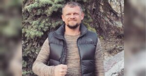 Жена Гарика Бирчи: тайна личной жизни звезды «Витальки» и тихая сила, поддерживающая актёра-защитника