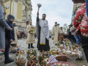 Коли несуть цукор в церкву: традиції, сенс і практичний гід