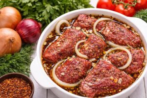 Маринад для шашлыка: как сделать мясо нежным и сочным на мангале