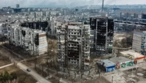 Разрушенные многоквартирные дома в Мариуполе, признанные оккупантами бесхозными