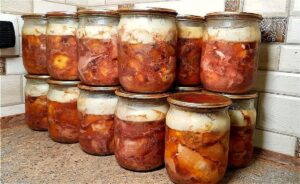 Свиняча тушонка в каструлі: класичний рецепт домашнього консервування