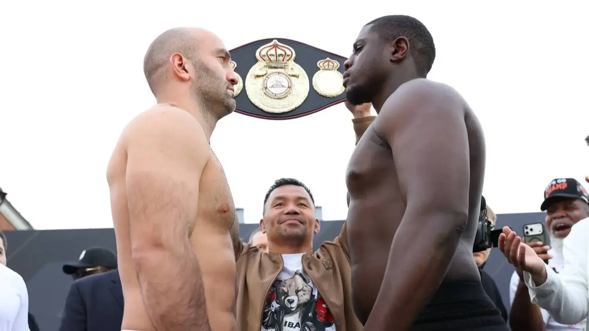 Мурат Гассієв і Петер Кадіру face to face з поясом WBA