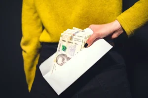 Коли підвищать мінімальну зарплату в Україні: актуальні терміни, суми та що зміниться у 2026–2027 роках