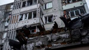 Пошкоджений житловий будинок у Зеленівці після удару КАБами