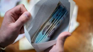 Сколько платят за опекунство над ребёнком в Украине
