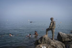 Альбарес: з Сеути повернуть усіх мігрантів до останнього