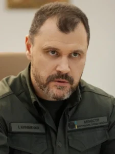 Игорь Клименко в форме министра внутренних дел с нашивками